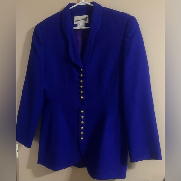 Vintage women's blazer with unique button and collar detail - Picture 1 of 6